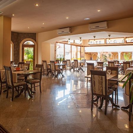 Pension La Fontana Бая-Маре Екстер'єр фото
