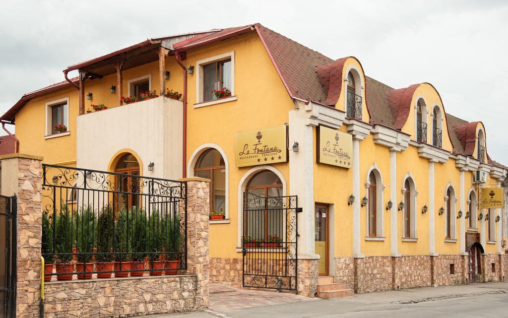 Pension La Fontana Бая-Маре Екстер'єр фото