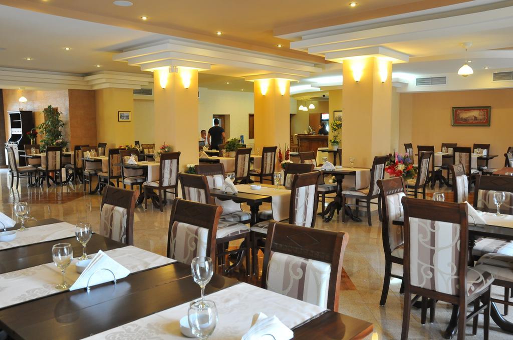 Pension La Fontana Бая-Маре Екстер'єр фото