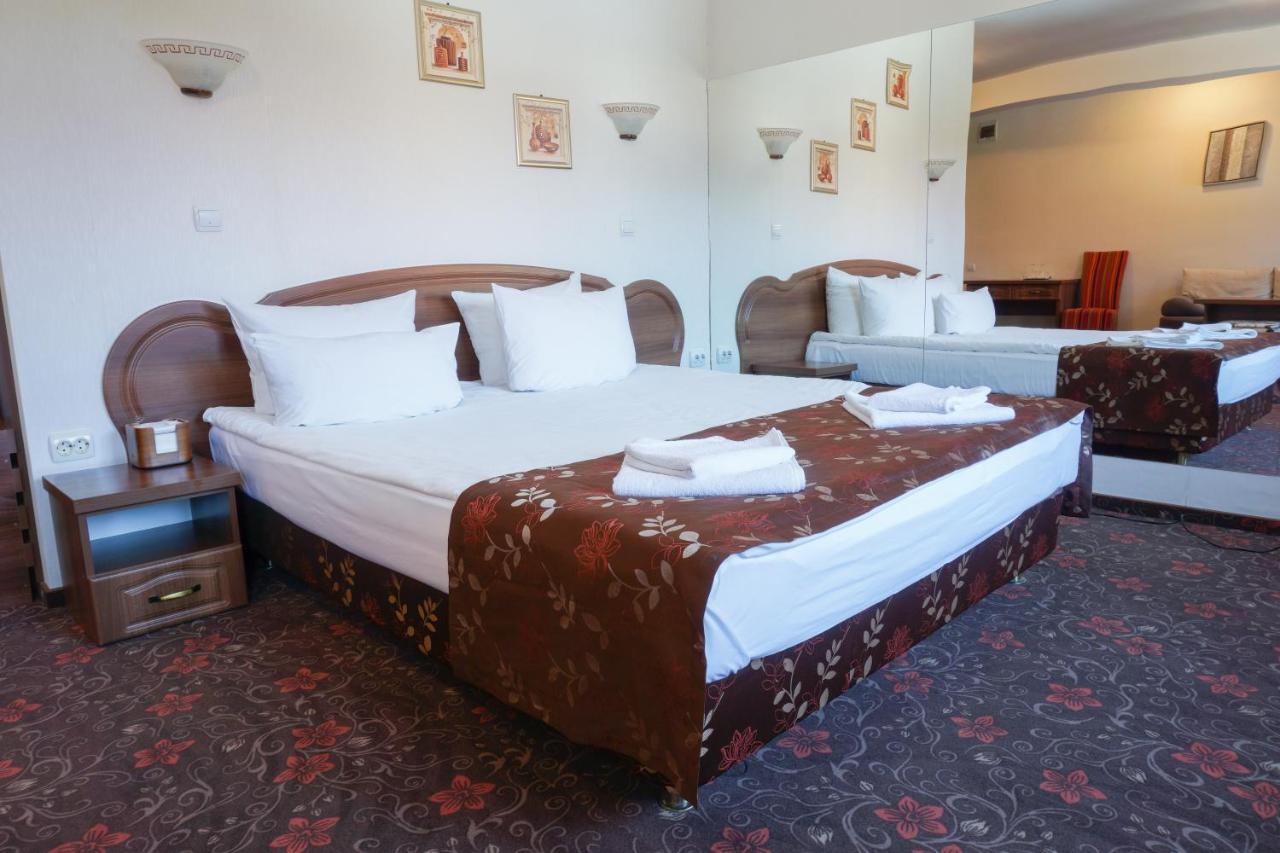 Pension La Fontana Бая-Маре Екстер'єр фото